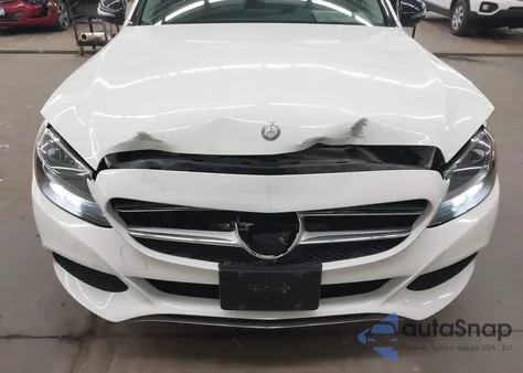 2016 Mercedes-Benz C 300 4Matic z USA, uszkodzony, nr VIN 55SWF4KB1GU134816